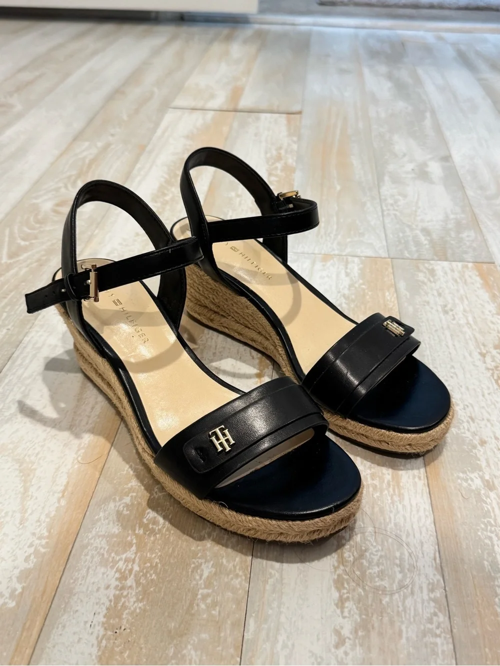🔹 Tommy Hilfiger Black Espadrille Wedge Leather Sandals Size 8 Worn Once!